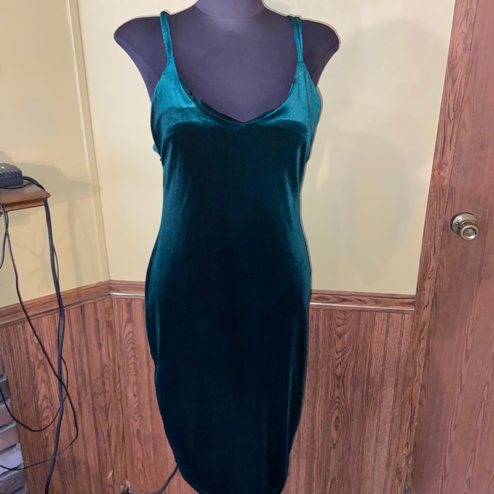 A green thigh length dress